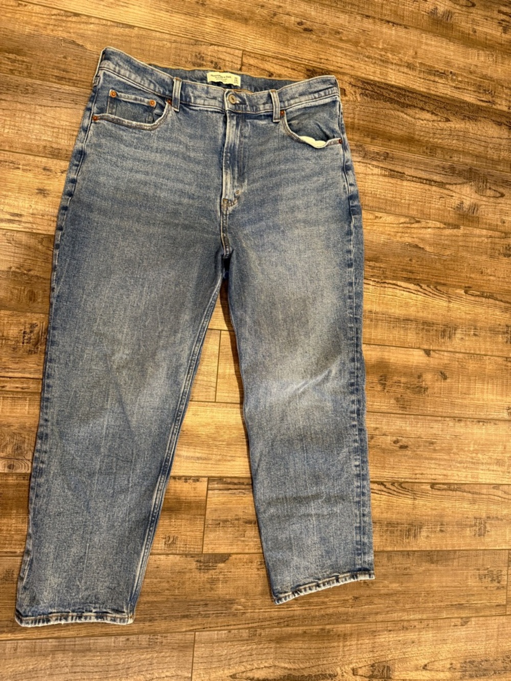 Abercrombie & Fitch Women's Straight Leg Light Wash Jeans